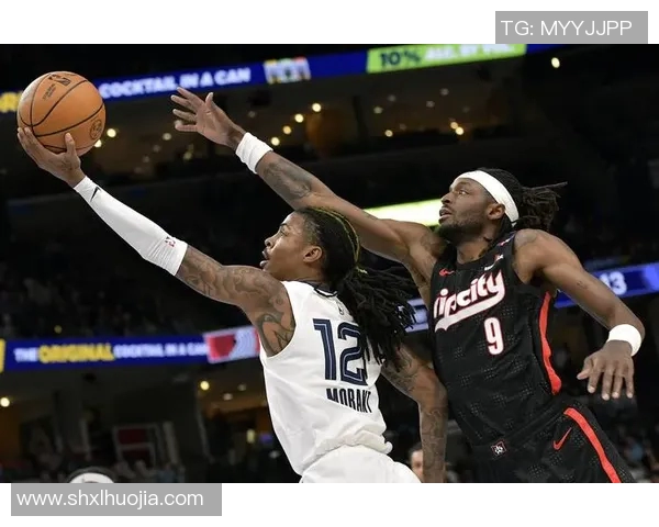 灰熊战胜开拓者，莫兰特贡献双20+